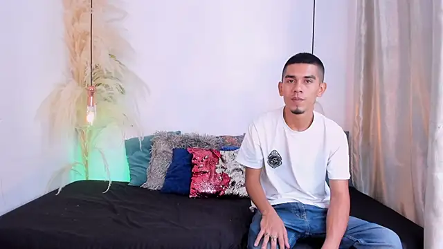 your_d0ll1 Pertunjukan Webcam