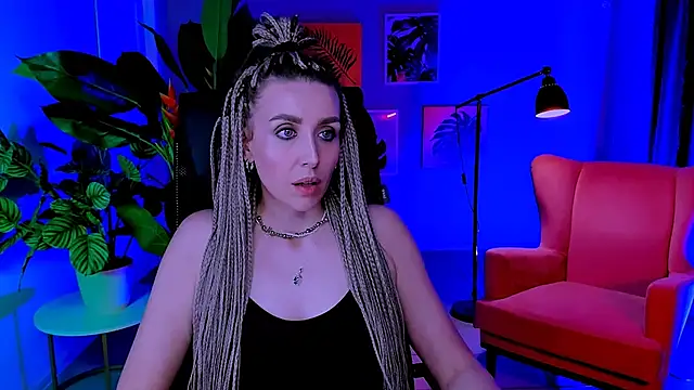 MonicaRiley Adlı Modelin Canlı XXX Sohbeti