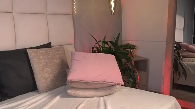 SaraMonroe1 Show Webcam