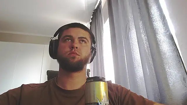 Ar4eewal élő XXX-chatje