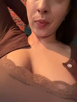 Holly_Play Adlı Modelin Canlı XXX Sohbeti
