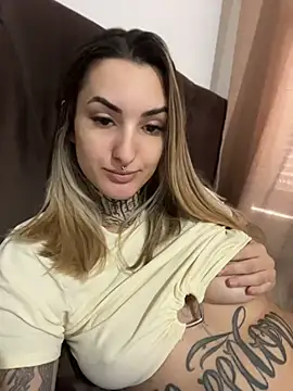 Show de hotskinny1 na webcam