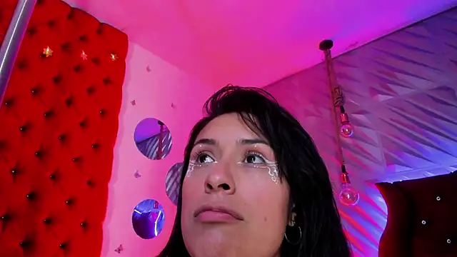 Roxanne_Han Adlı Modelin Canlı XXX Sohbeti