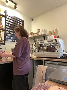 cinnabon_: διαδικτυακό σόου στην κάμερα