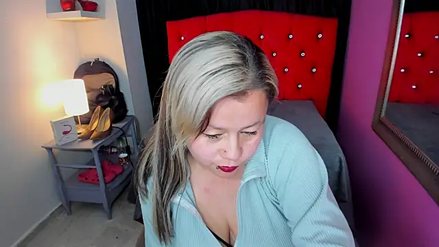 Chat XXX ao vivo de ScarletBigTitties