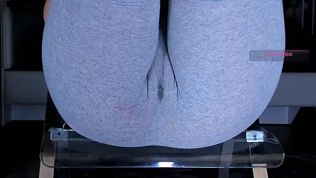 Cameltoe_squirt_inPants Adlı Modelin Canlı XXX Sohbeti