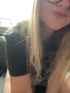 SuzieSub Live XXX-chat