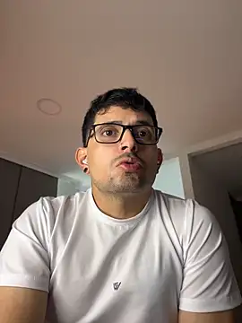 TroyeSavage webkamerás műsora