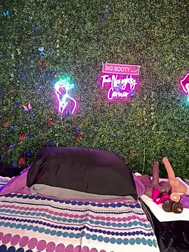 RenaThickAss Show in webcam