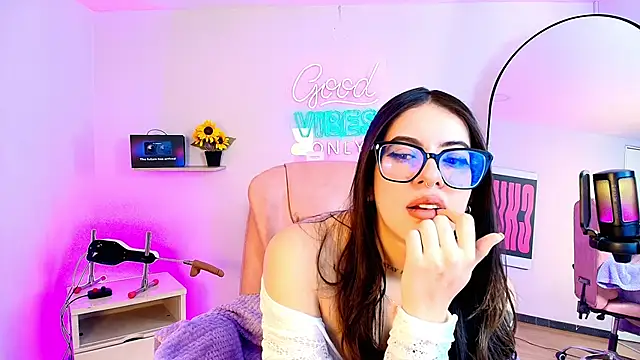 Chat +18 de Alice_Vixen ao vivo