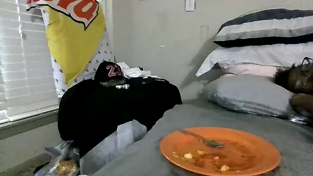 Triggerhappycj100 élő XXX-chatje