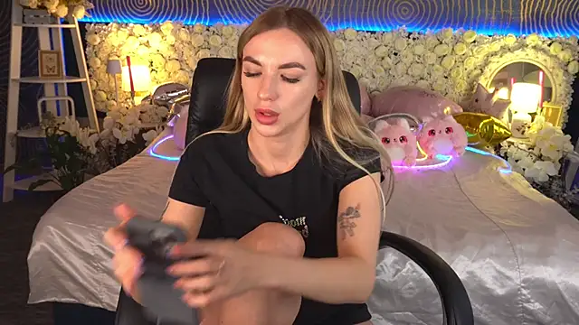 ArinaWong Adlı Modelin Canlı XXX Sohbeti