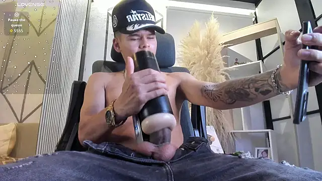 DylanRoyce_ élő XXX-chatje