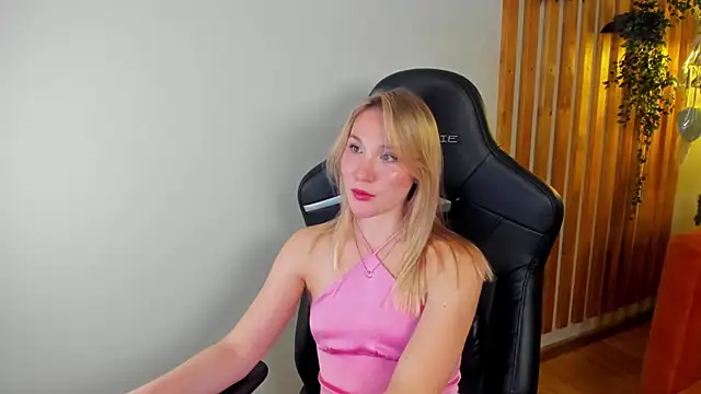 Chat XXX en directo de ElaraVoltage