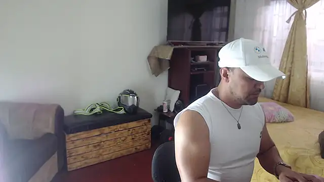 AlejoMoretti Show in webcam