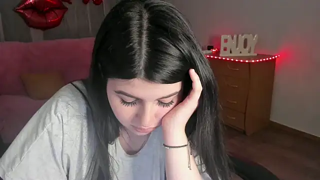 KisaModel's Live XXX Chat