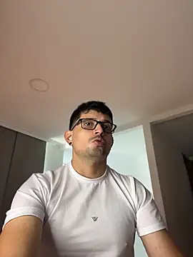 TroyeSavage 라이브 XXX 채팅