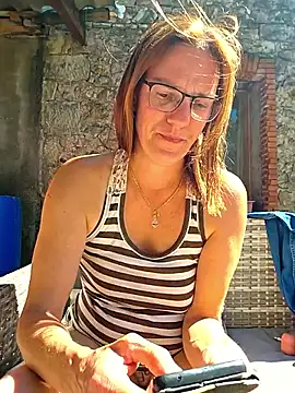 SpiceLea Show in webcam