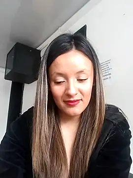 CynthiaMore's Live XXX Chat
