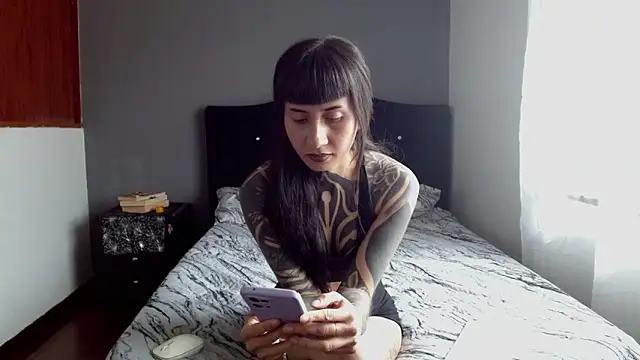 Emilia_1995: онлайн-секс-чат