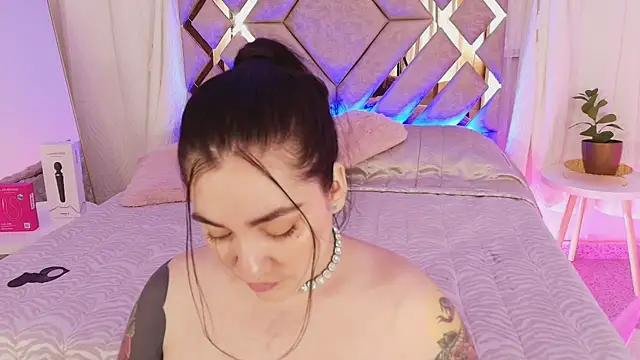KathiaJenner's Live XXX Chat
