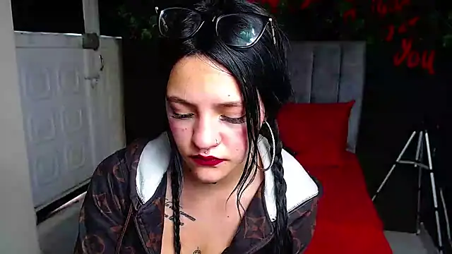 Chatroom XXX en direct de Violettasquirt