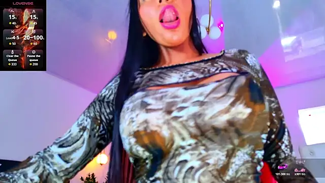 Show modela SQUIRT4UMEGAN na web-kameri