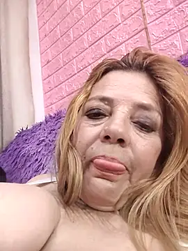 karlaanqui1 Adlı Modelin Canlı XXX Sohbeti