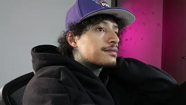trieone 在線直播表演