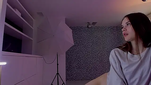 LuisaClover live XXX chat