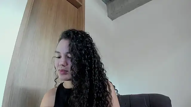 دردشة MiaRouseex الجنسية المباشرة