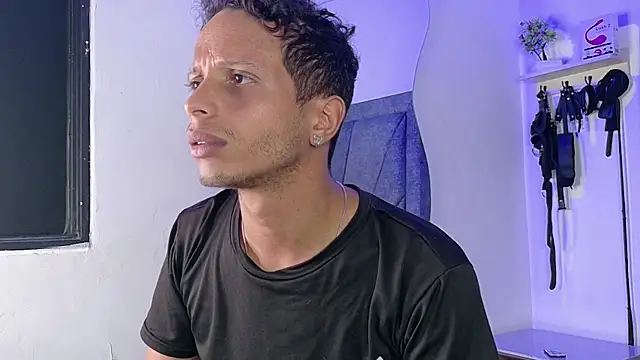 Show modela DamianandEva na web-kameri