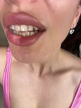 JolieBee's Live XXX Chat