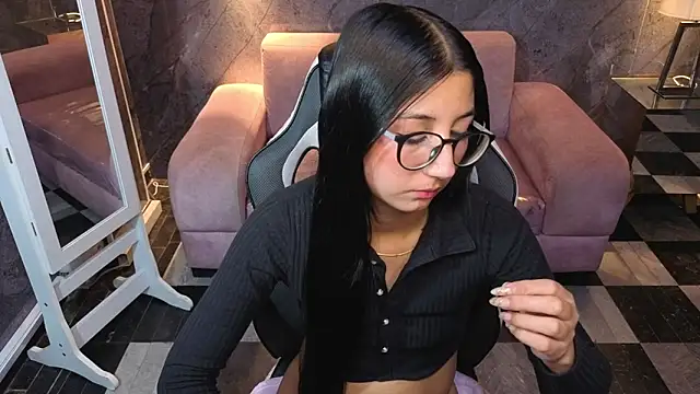 Sophie_jones_b Adlı Modelin Canlı XXX Sohbeti
