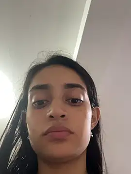 leilani_X Adlı Modelin Canlı XXX Sohbeti