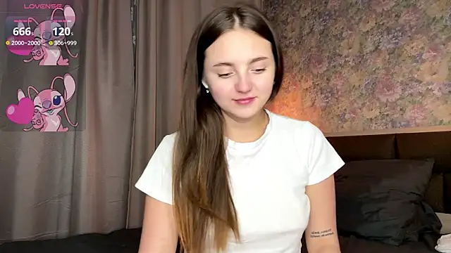 Онлайн чат XXX LoraDavi
