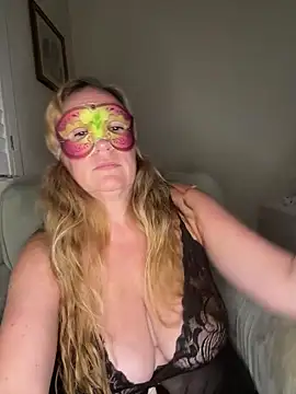 largeboobies30's Webcam Show