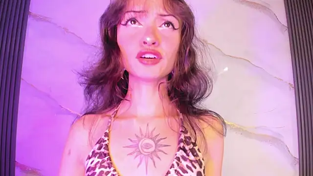 Chatroom XXX en direct de MaddieStark