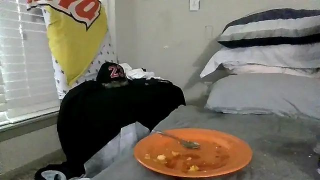 Triggerhappycj100 élő XXX-chatje