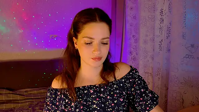 KiraVair Adlı Modelin Canlı XXX Sohbeti