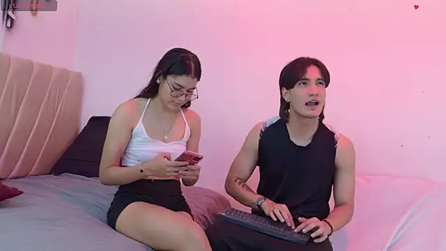 Chatroom XXX en direct de sweetauracouple