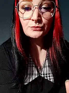 Chat +18 de CurvyHornyTiffy ao vivo