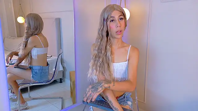 ZoeyPetit Show in webcam