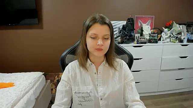 SoniNesti Chat XXX live