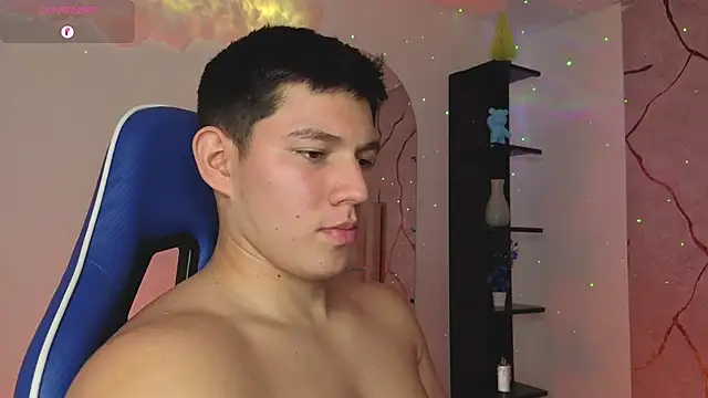 JamesCr_ Adlı Modelin Canlı XXX Sohbeti