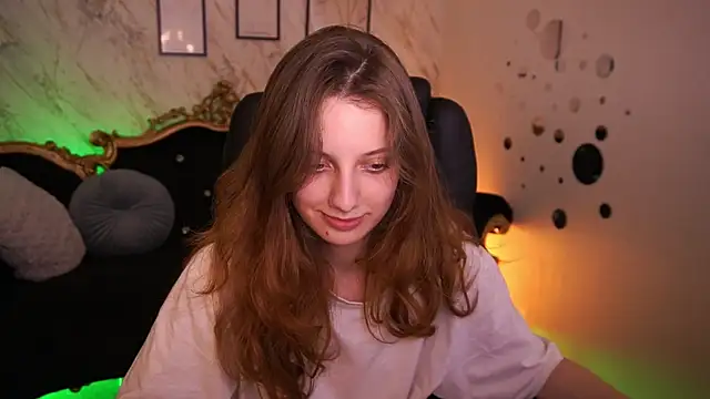 XXX chat uživo modela CuteeFoxy