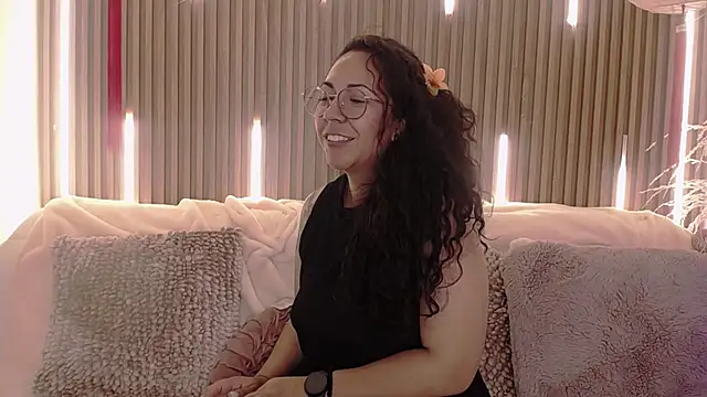 Show modela Velvet_Curly na web-kameri