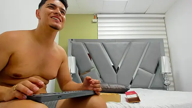DAVID_VICTORIAA Adlı Modelin Canlı XXX Sohbeti