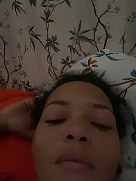 Chat +18 de tiffany__rd ao vivo