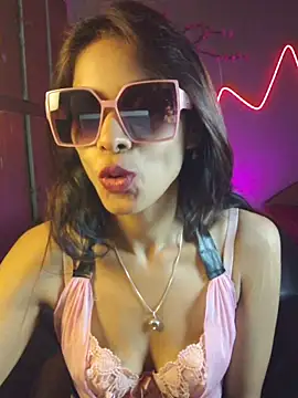 Ivy_the_goddess Show in webcam